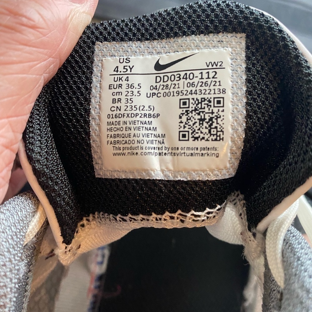 Nike Kyrie Flytrap V (GS) - Size 4.5 - Picture 5 of 5